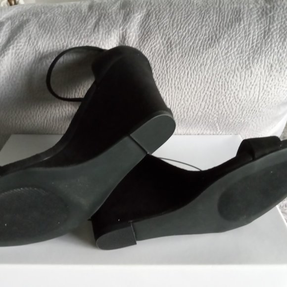 Shoes - Picture 3 of 5